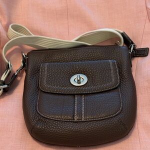 Elegant Brown Leather Crossbody Bag